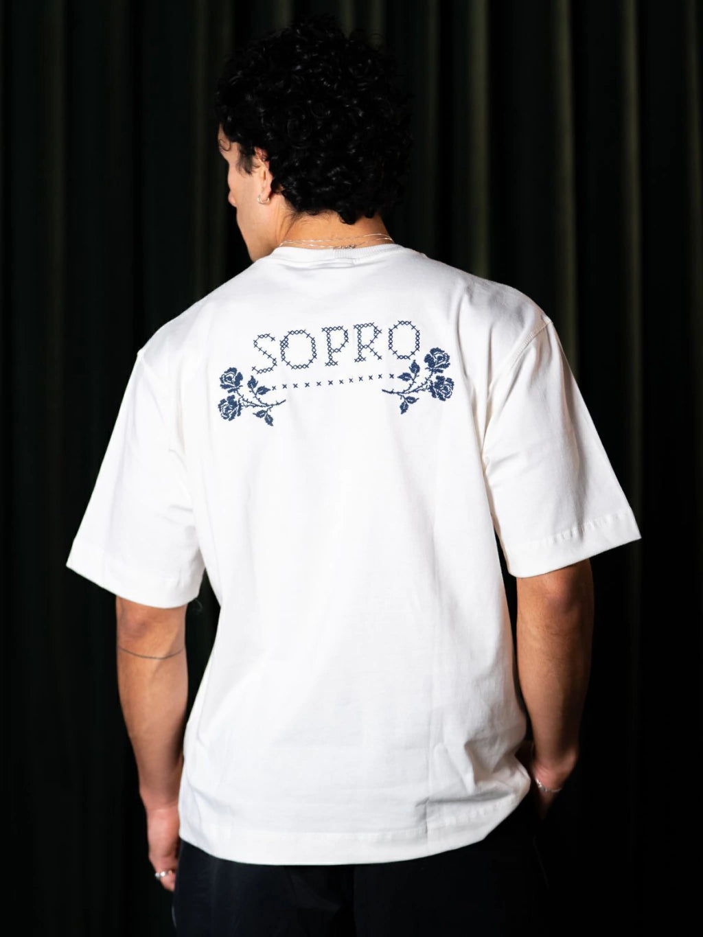 Camiseta Over Flores de Casa - SOPRO COMPANY