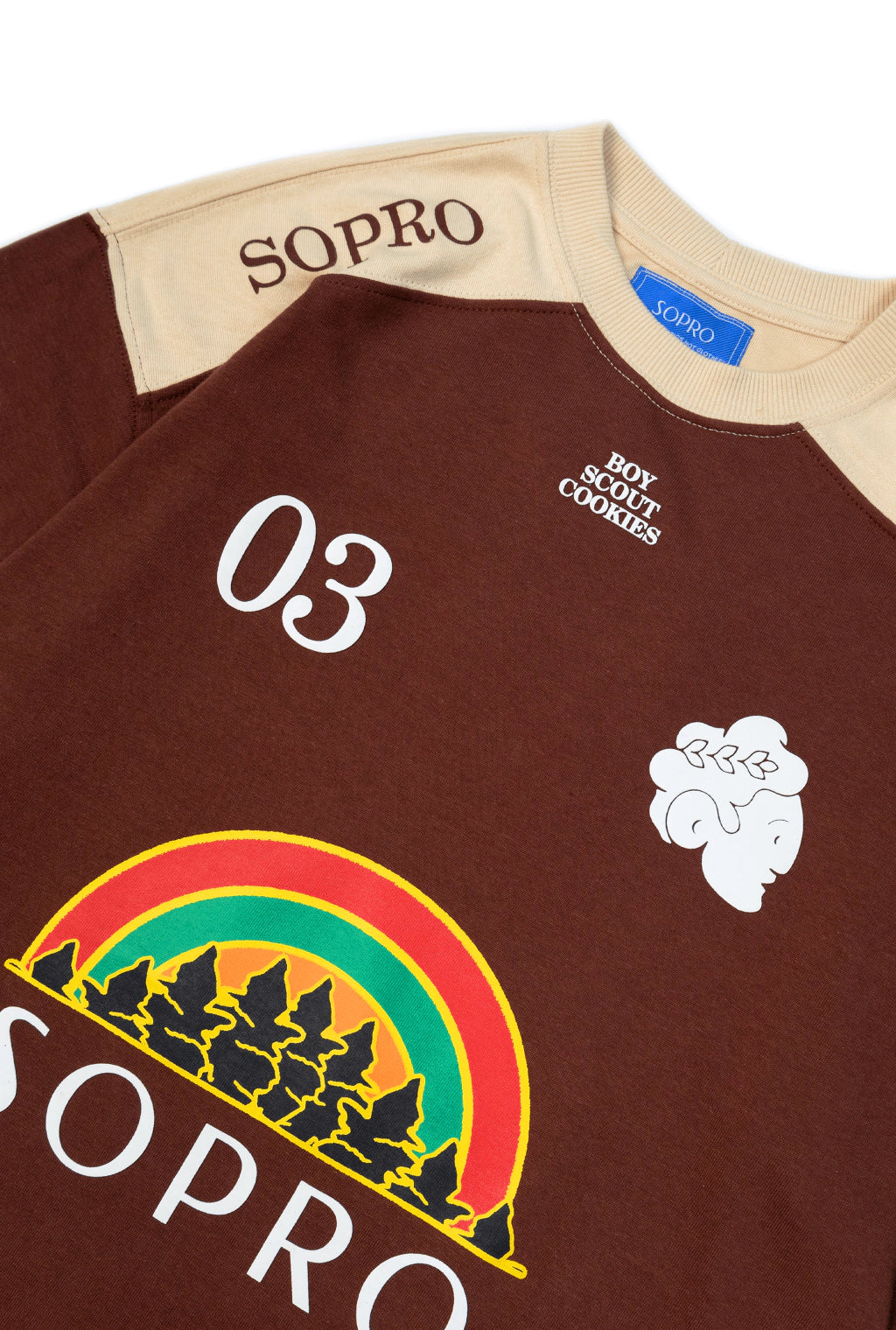 Camiseta Rolimã Racing Marrom com estampa arco iris e detalhes em bege da marca "SOPRO"