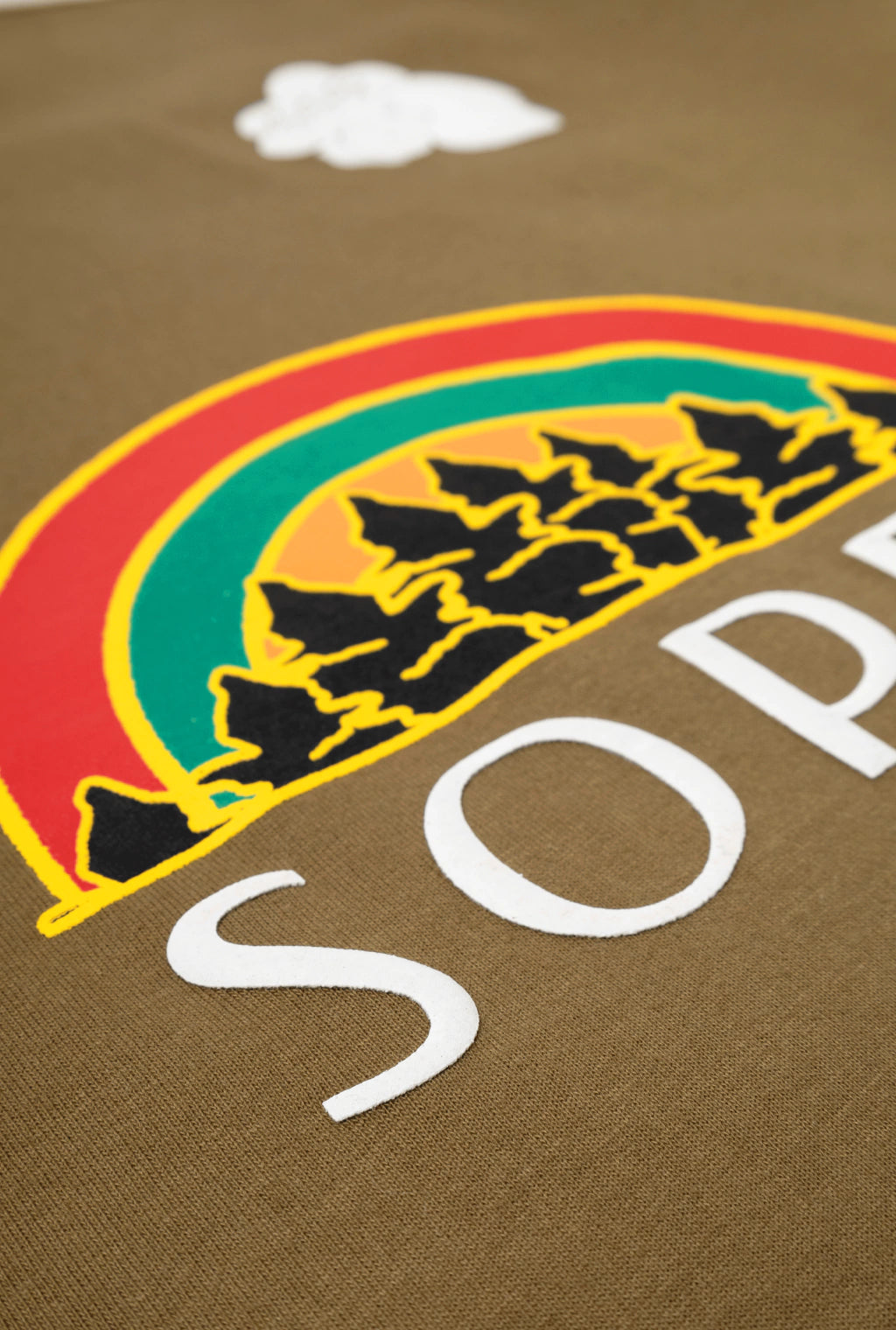 Camiseta Rolimã Racing Verde com estampa arco iris e detalhes em branco da marca "SOPRO"